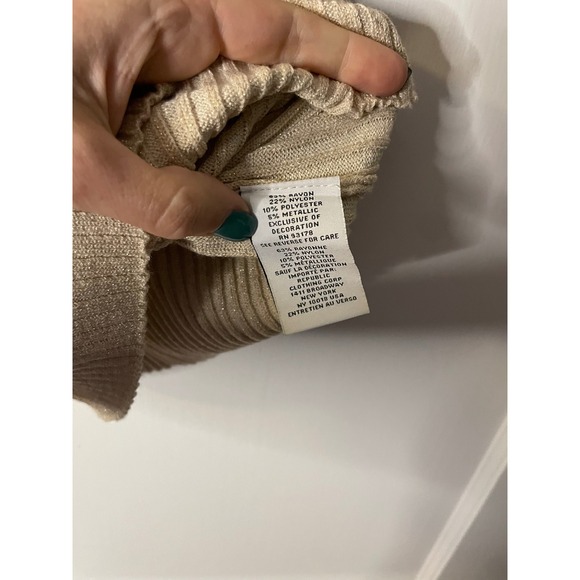 Carmen Marc Valvo Small Sleeveless Gold Metallic Ribbed Mock Neck Top - Picture 3 of 4